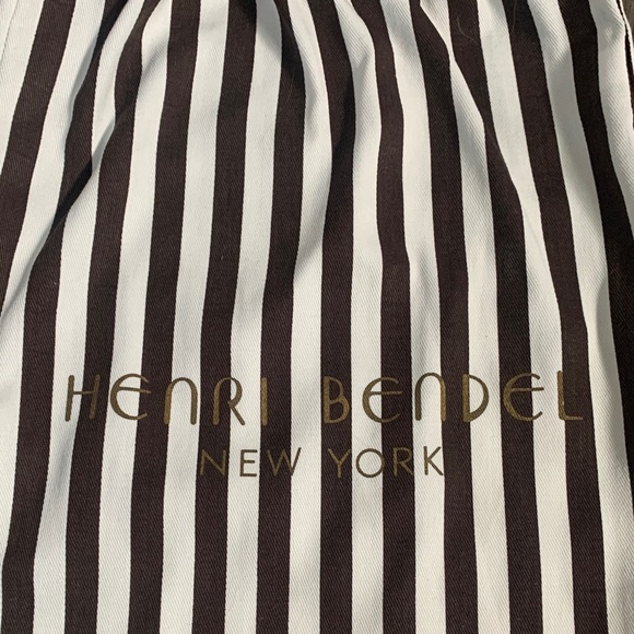 Henri Bendel Black Quilted Crossbody with Gold Chain - Picture 3 of 9